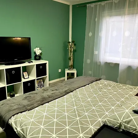 3 - Geraeumige Mit Eigener Kueche, Bad Und Gartenblick